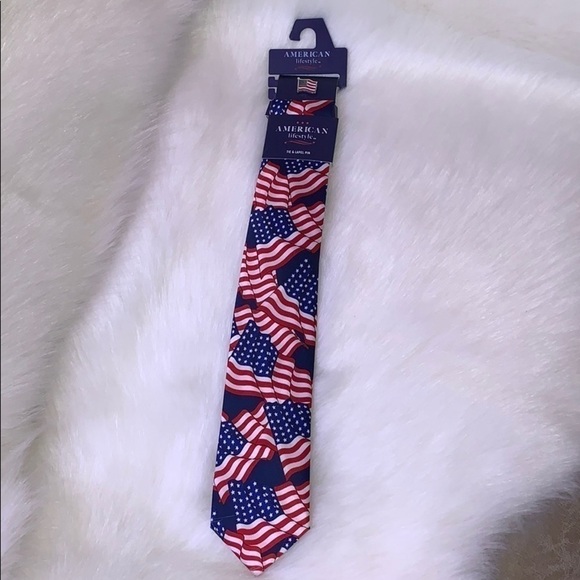 AMERICAN LIFESTYLE FLAG TIE AND LAPEL PIN SET - Picture 2 of 6